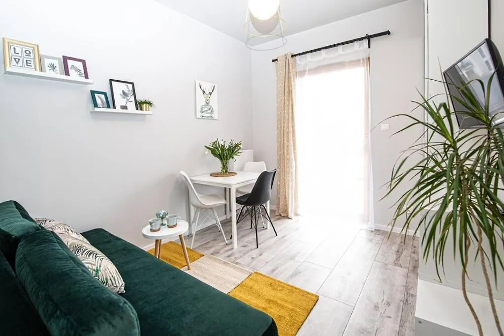 Apartament With Garden Bezplatny Parking !!!-1